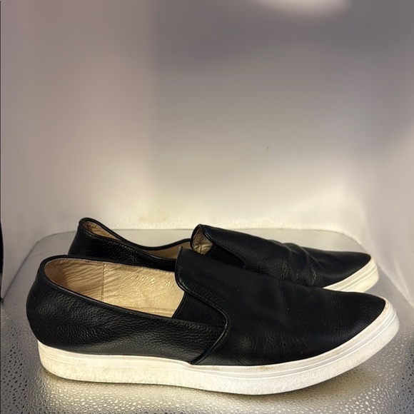 Black and White Slip-On Loafers with Minimalist Design - Picture 2 of 7